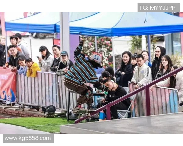 成都滑板精英赛点评极限运动队展现出色节奏与团队默契